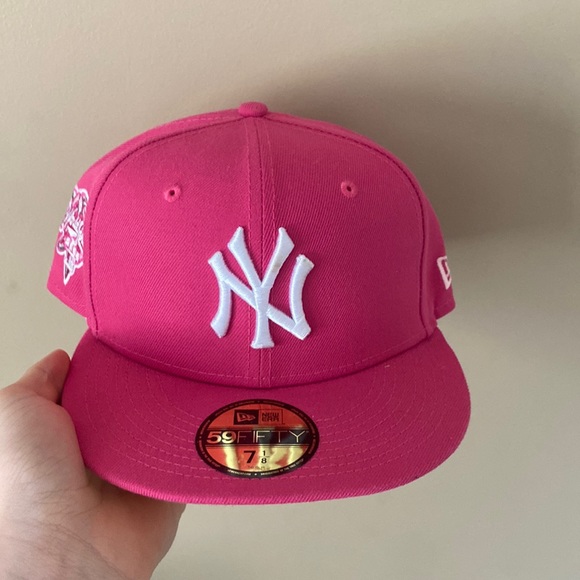 Yankees Pink fitted Hat, 7 1/8, Brand new!! Rare!!!!!! - Picture 1 of 4